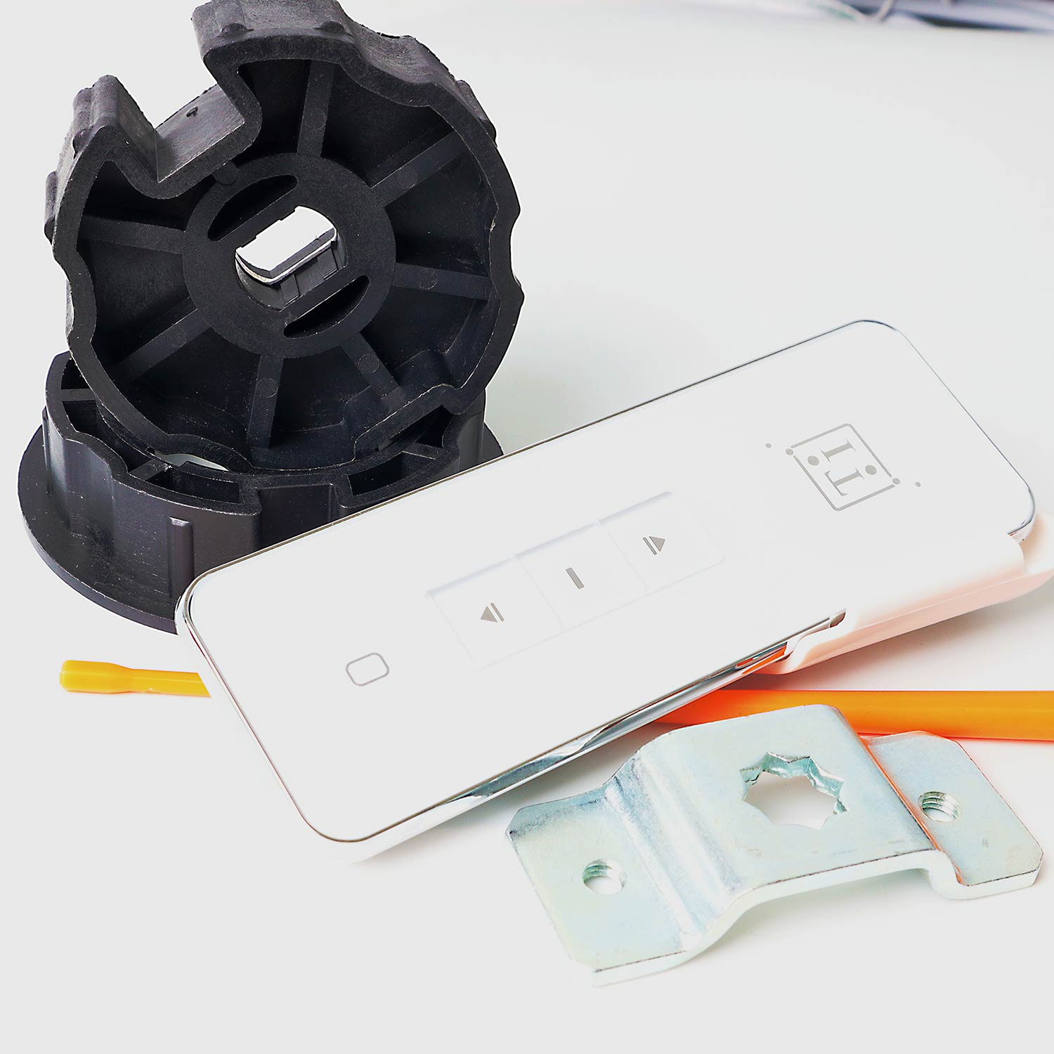 Motore Tech International serie RADIO con finecorsa meccanico e telecomando per tapparelle e tende