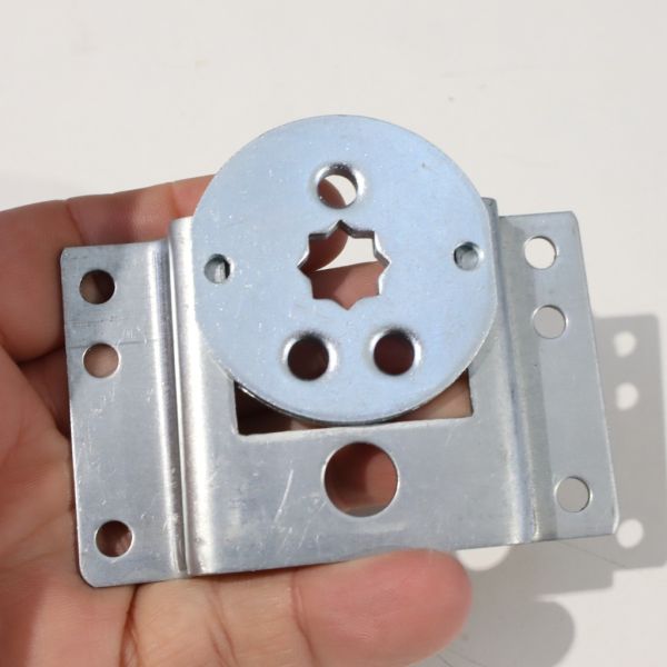 Supporto sfilabile per motore tapparella con foro da 10 mm.