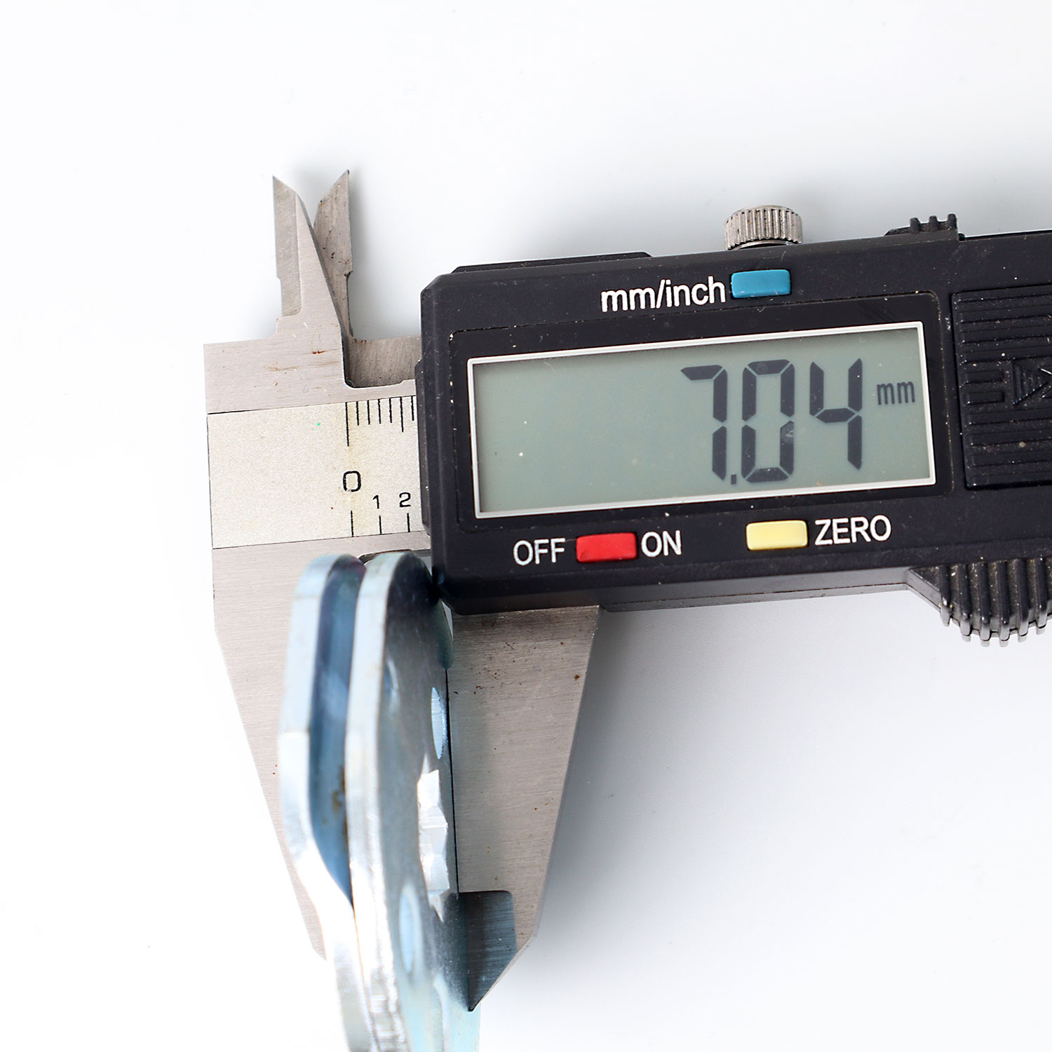 Supporto sfilabile per motore tapparella con foro da 10 mm.