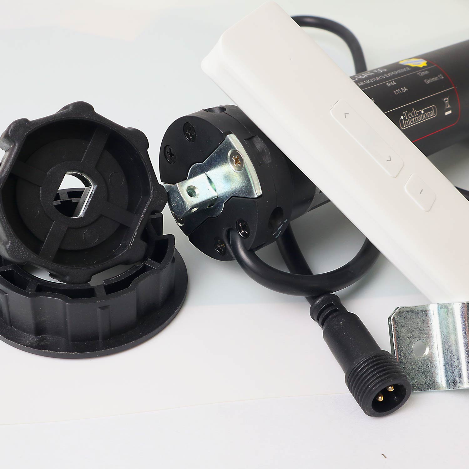 Motore Tech International E-Bat con batteria ricaricabile esterna, finecorsa meccanico e telecomando per tapparelle e tende