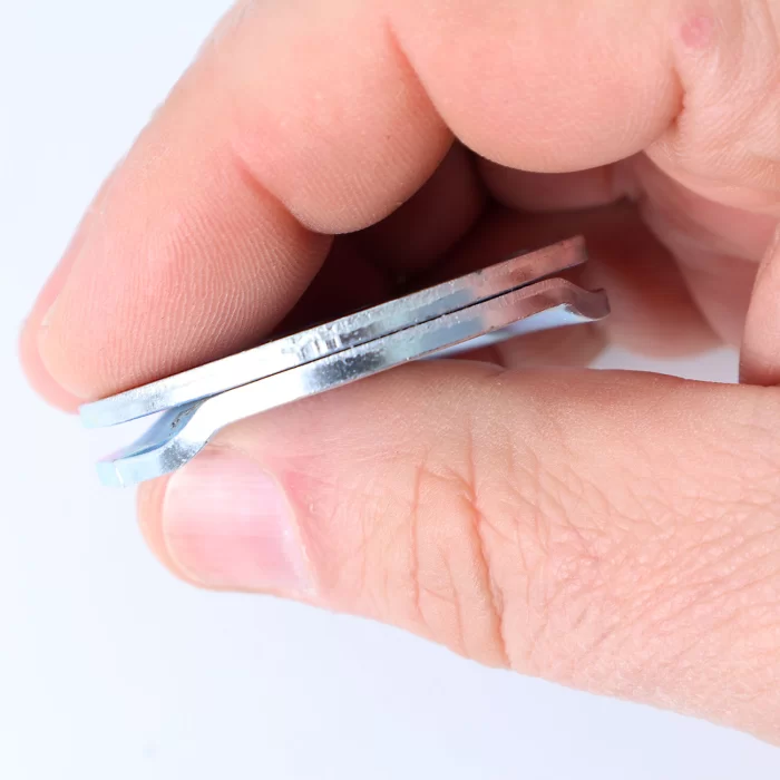 Supporto sfilabile per motore tapparella con foro da 10 mm.