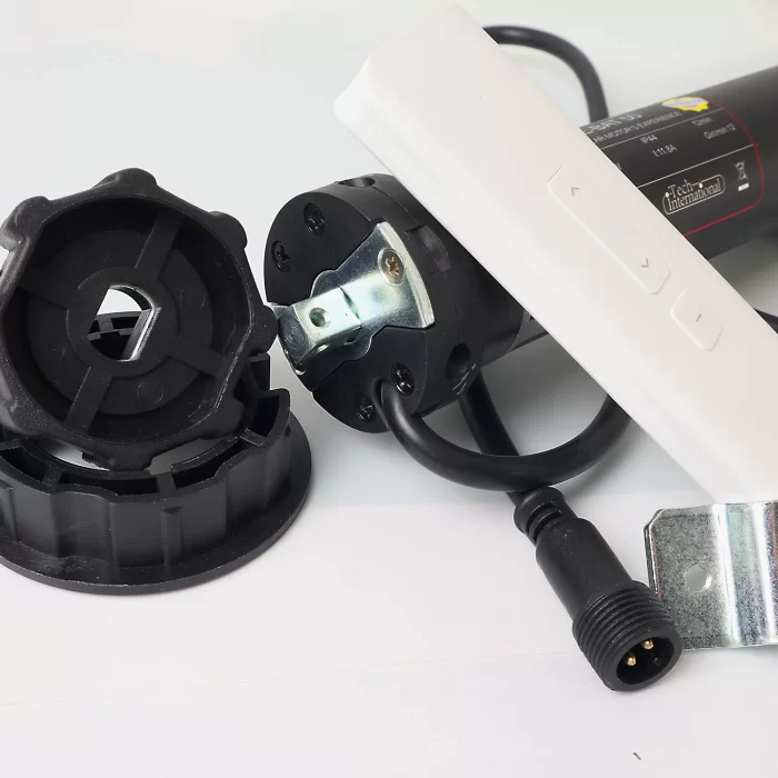 Motore Tech International E-Bat con batteria ricaricabile esterna, finecorsa meccanico e telecomando per tapparelle e tende